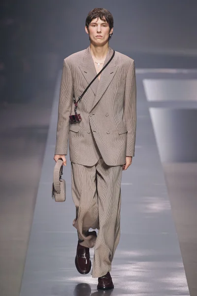 Look 24